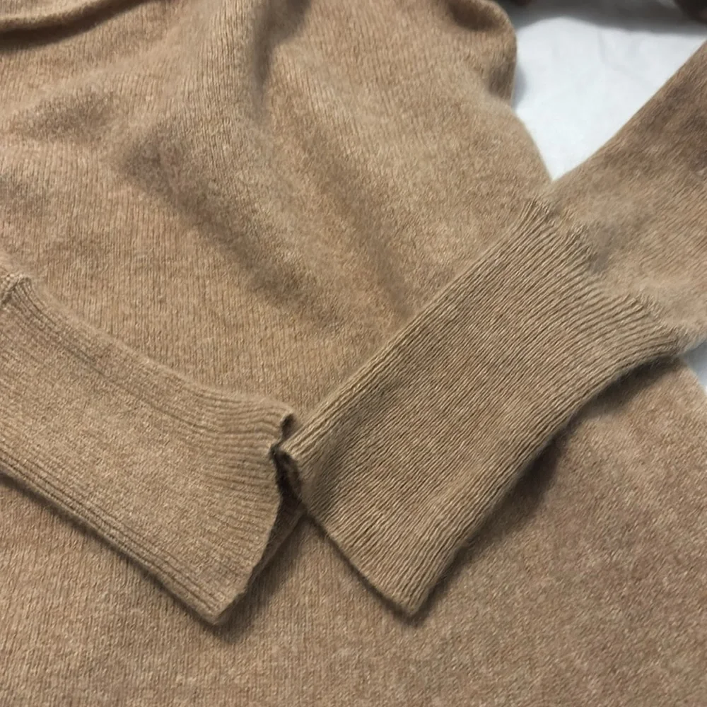 Saks Fifth Avenue Tan Cowl Neck 100% Cashmere sweater SZ small luxurious soft - Picture 13 of 13